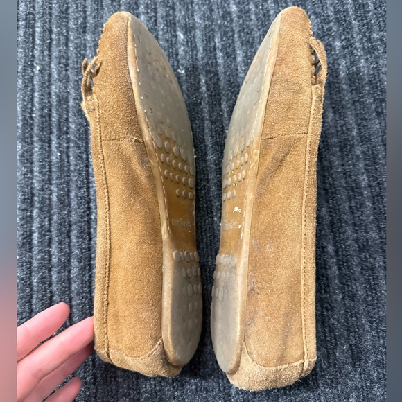 Minnetonka Women's Kilty hardsole moccasins in brown suede leather - Picture 6 of 10